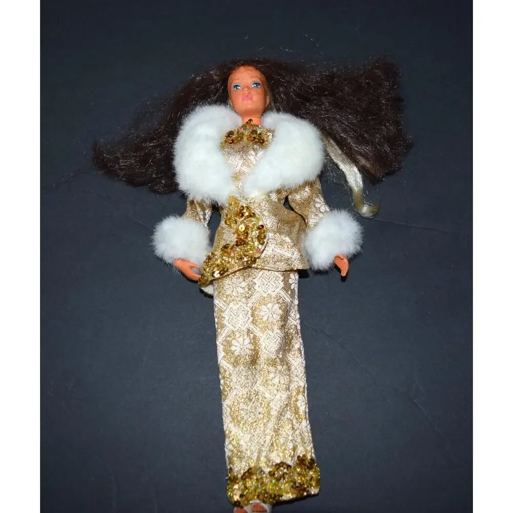 Vtg 1975 Barbie Gold Gown Evening Dress Doll Rare-rotating scalp blond brunette
